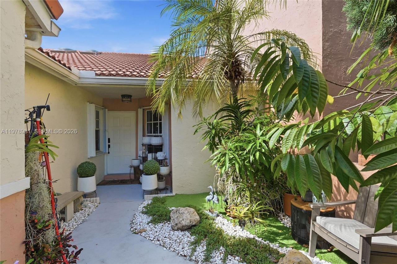 8249 NW 70th St, Tamarac, FL 33321 Photo