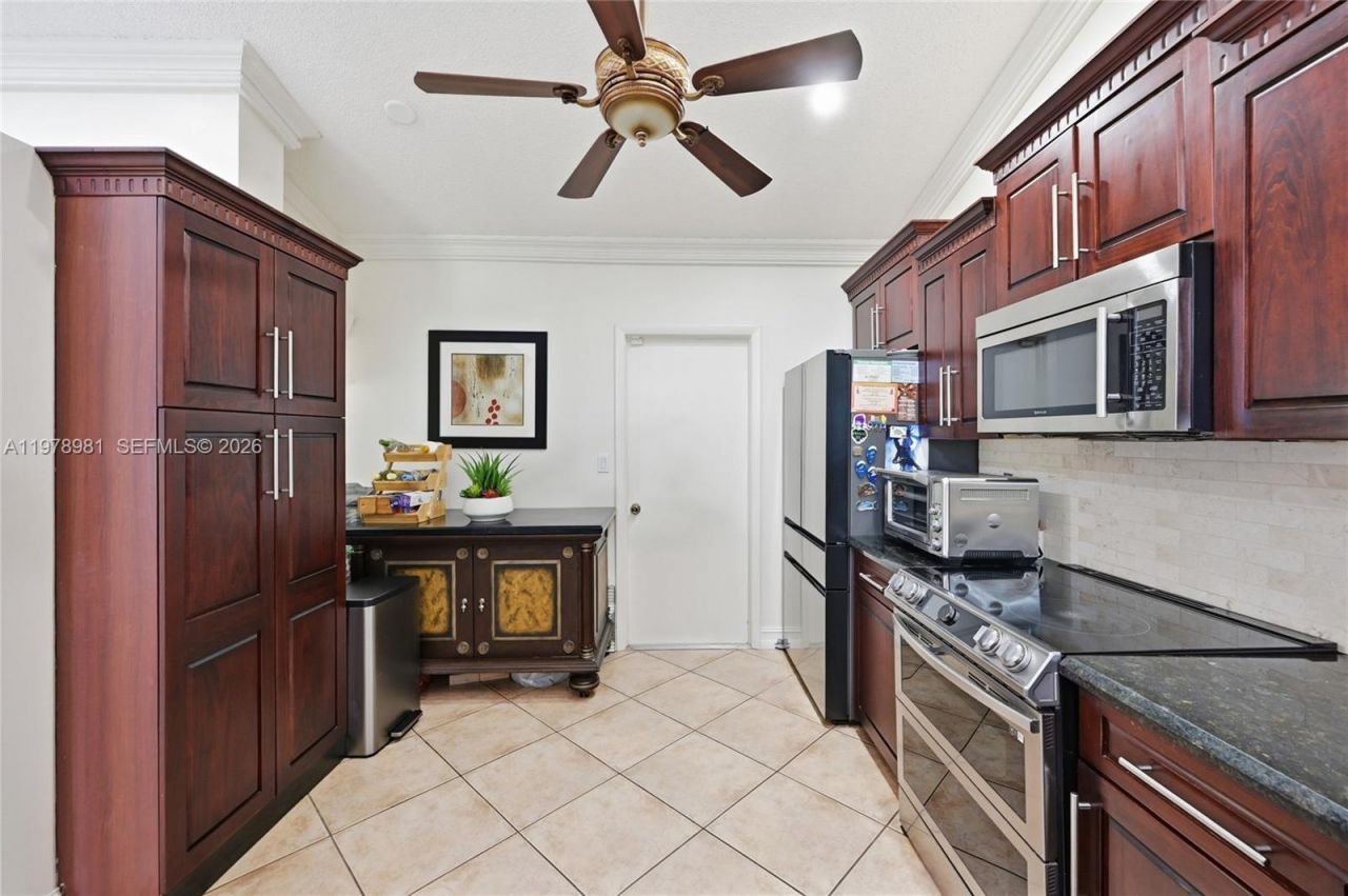 8249 NW 70th St, Tamarac, FL 33321 Photo