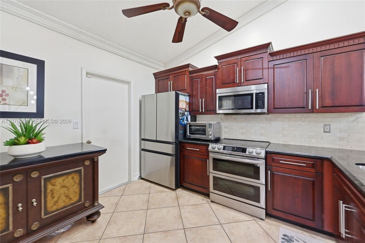 8249 NW 70th St, Tamarac, FL 33321 Photo