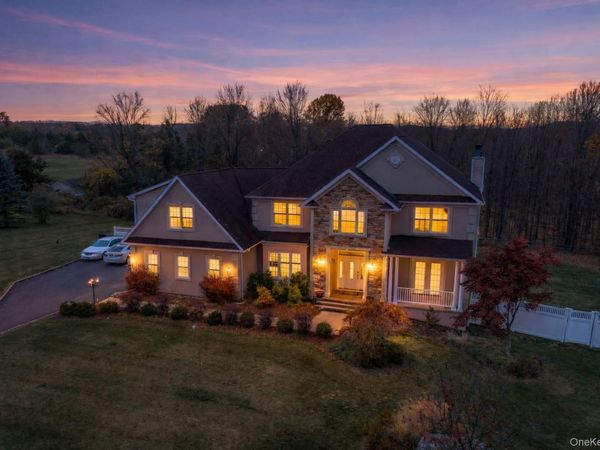 4 Camelback Road , Chester, NY 10918