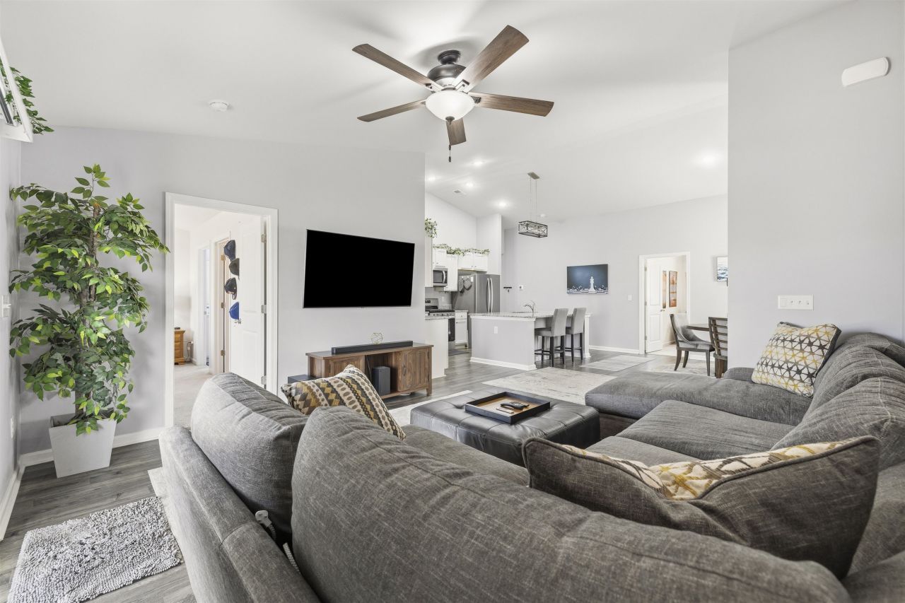 1807 Berkley Village Loop Photo 5