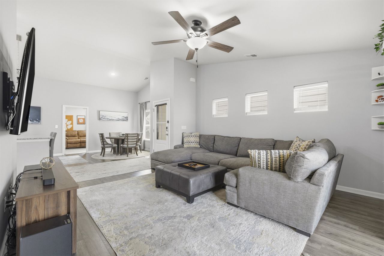 1807 Berkley Village Loop Photo 6