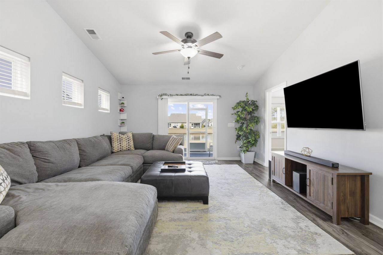 1807 Berkley Village Loop Photo 7