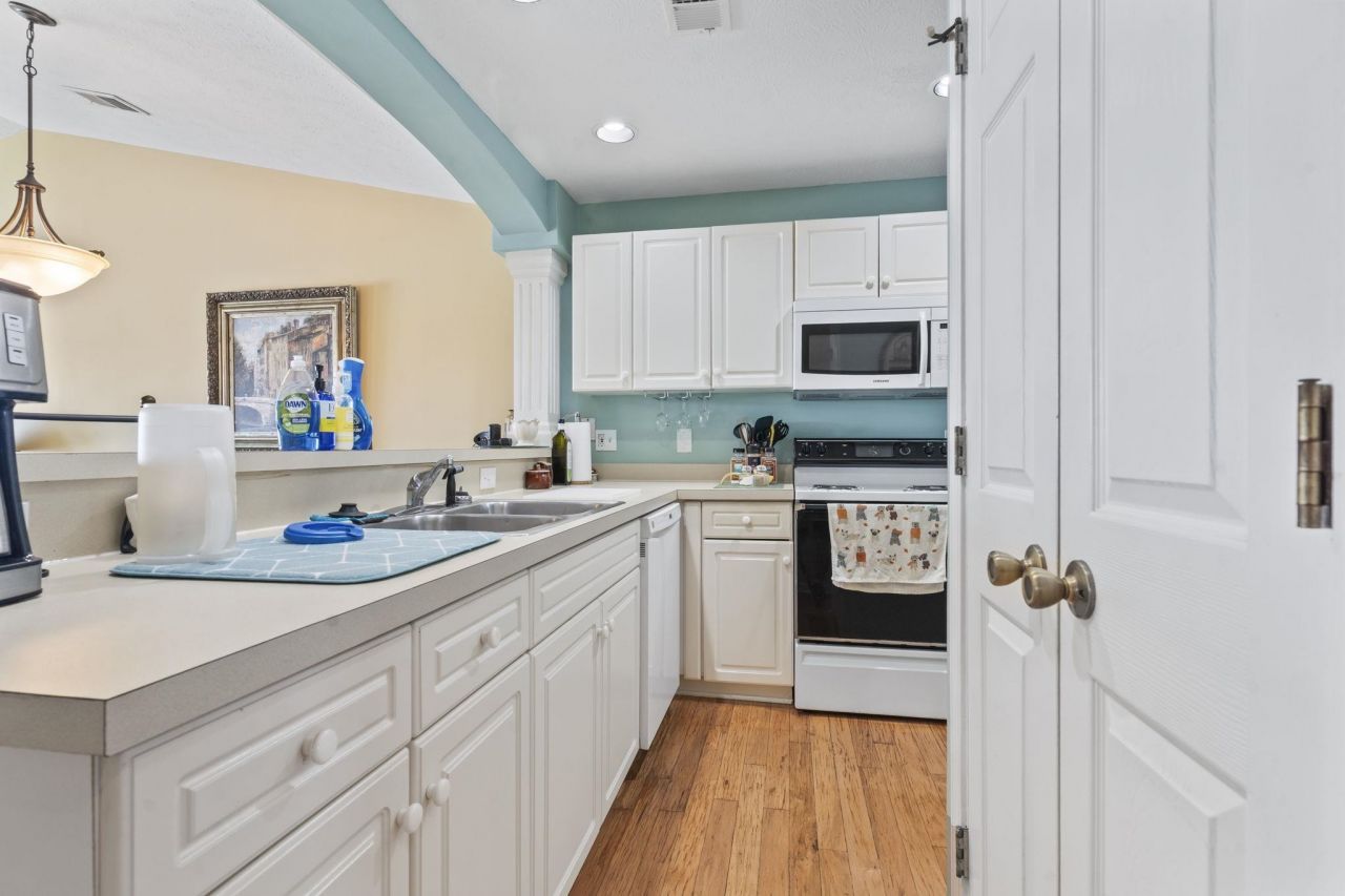 4633 Lightkeepers Way Photo 10