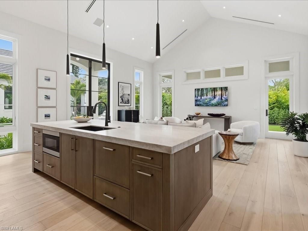 117 West St , Naples, FL 34108 Photo