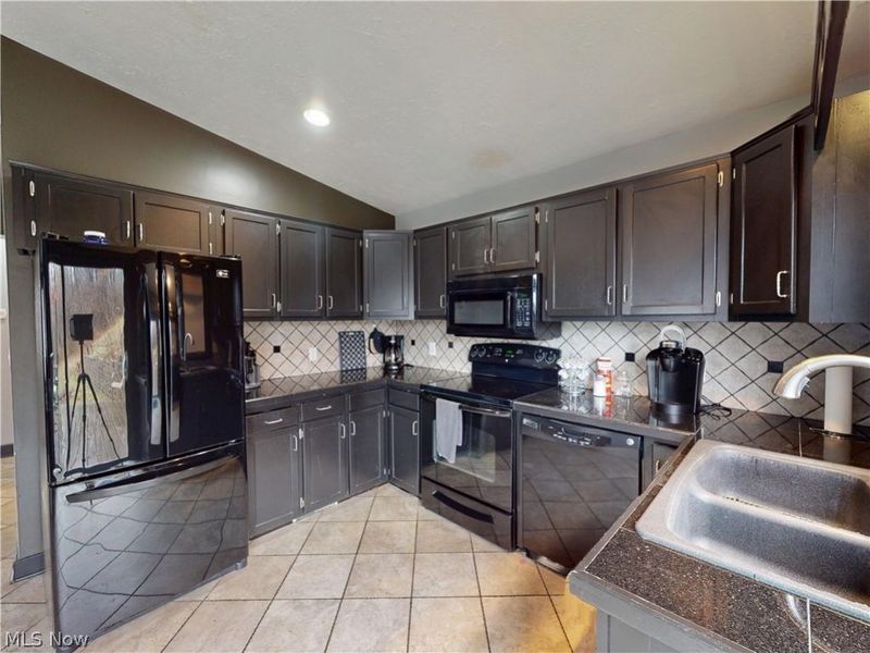 173 Portage Lakes Drive , Akron, OH 44319 Photo 9