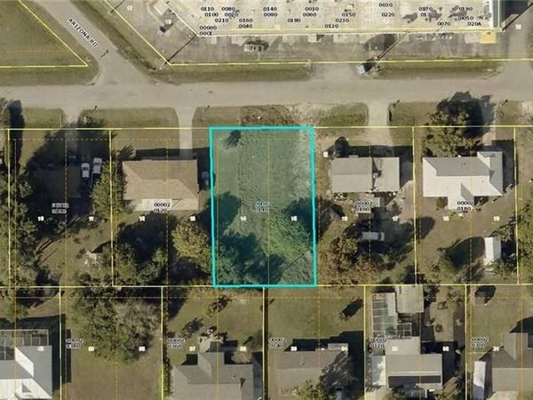 906 Adams AVE , LEHIGH ACRES, FL 33936