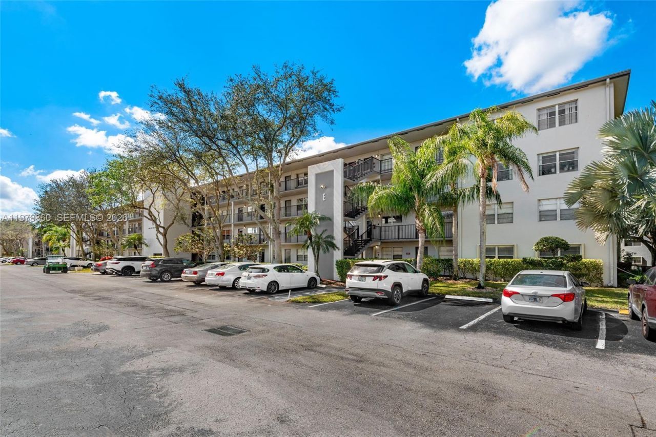 300 SW 134th Way , Unit 212E, Pembroke Pines, FL 33027 Photo