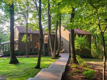 725 LAUREL RIDGE ROAD, REINHOLDS, PA 17569