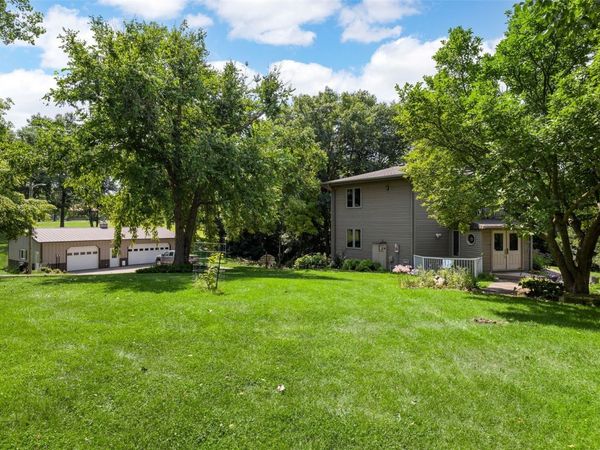1951 Lake Manor Road NE, Solon, IA 52333