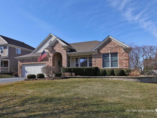 317 Sterling Circle , Cary, IL 60013