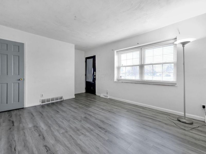 1370 Erickson Road , Columbus, OH 43227 Photo 5