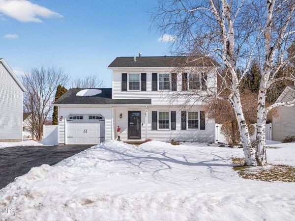 8 Corina Court, Watervliet, NY 12189