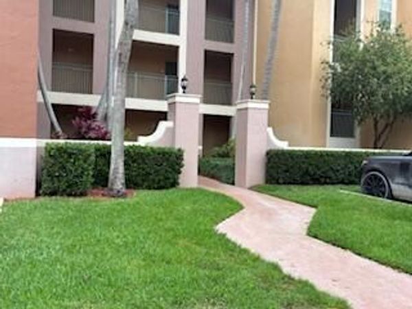 11780 Saint Andrews Place, Unit 105, Wellington, FL 33414