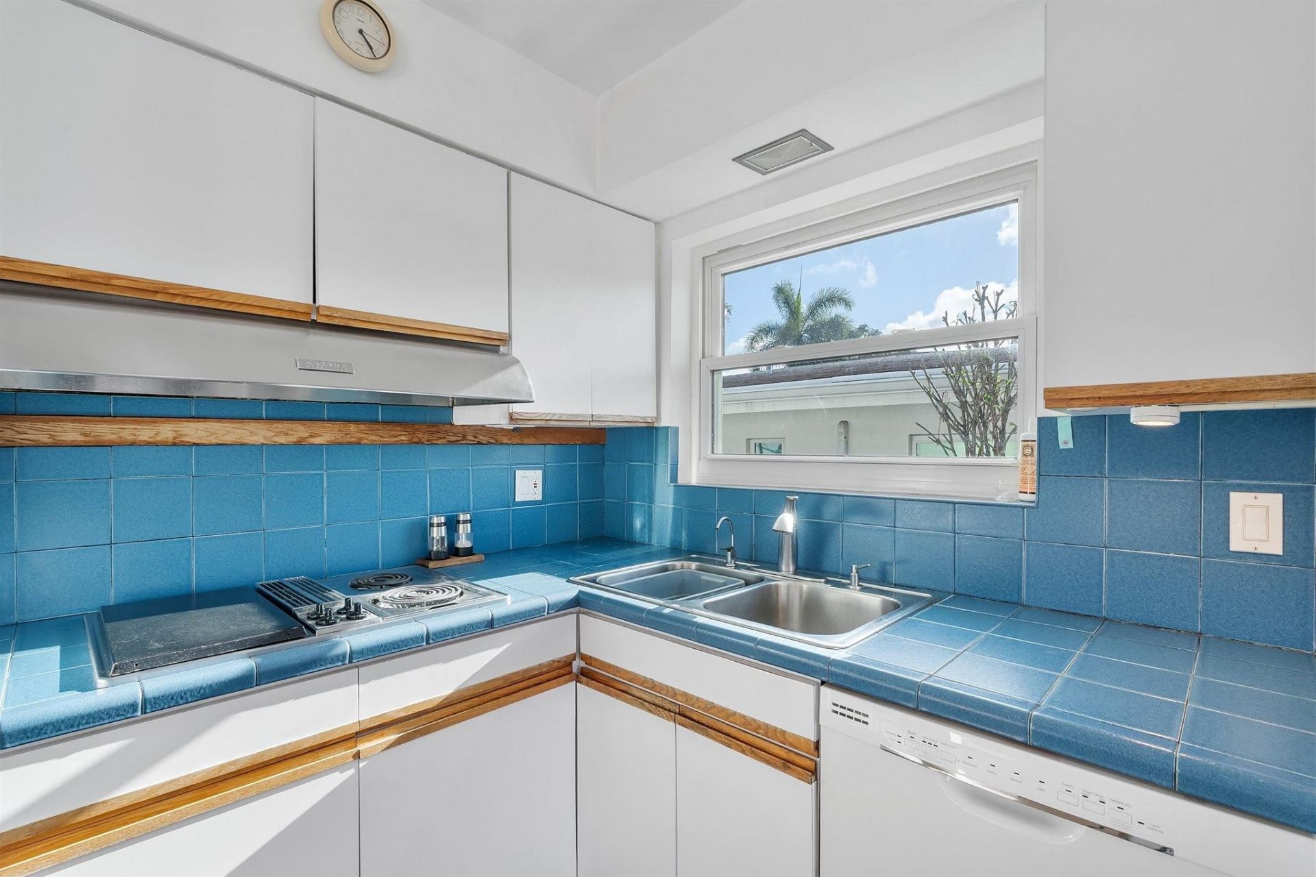 1641 Poinsettia Drive, Fort Lauderdale, FL 33305 Photo