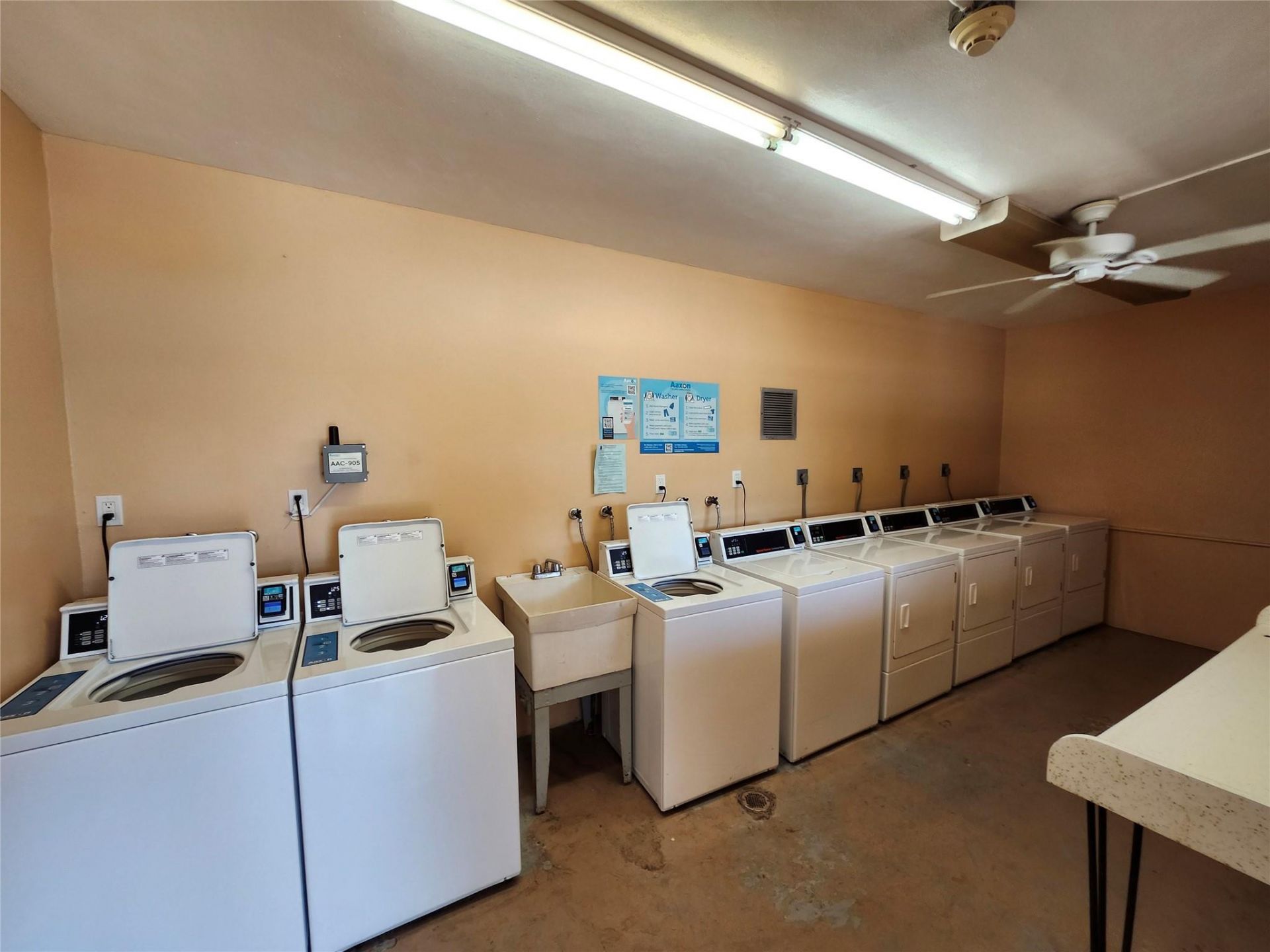 301 Cambridge Road, Unit 301, Hollywood, FL 33024 Photo