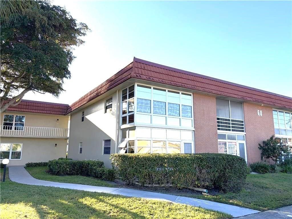 68 Royal Oak Court, Unit 107, Vero Beach, FL 32962 Photo