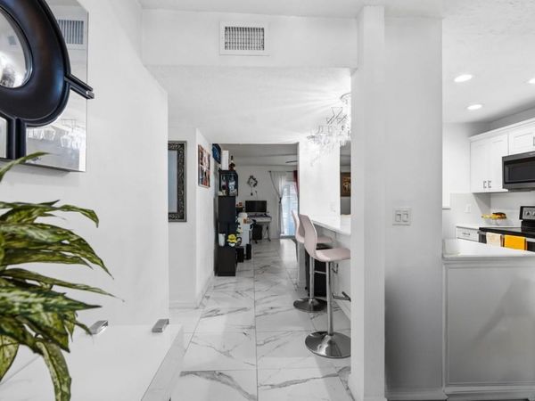 10762 La Placida Dr, Unit 7-107, Coral Springs, FL 33065