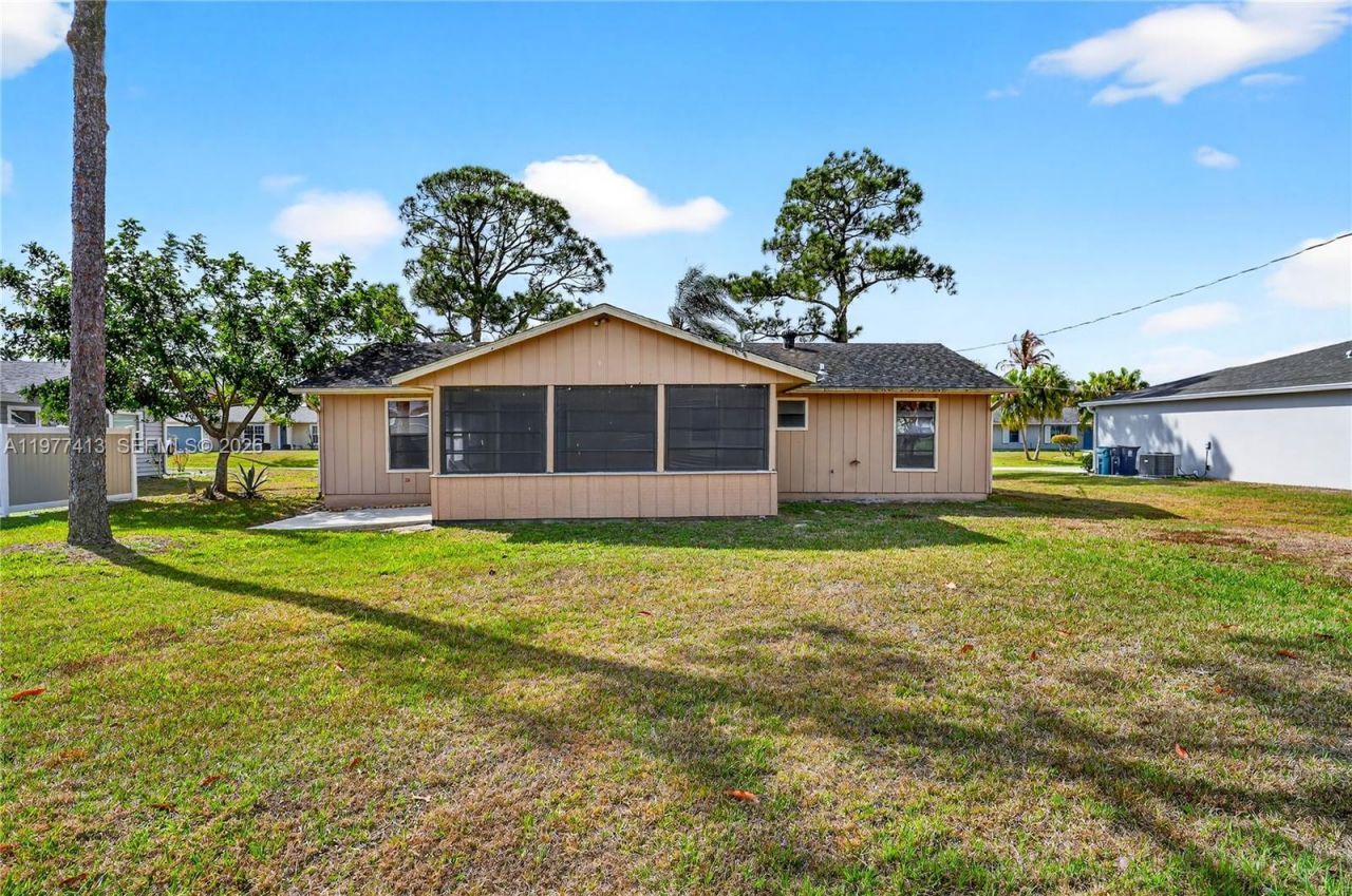 281 NE Greenbrier Ave, Port Saint Lucie, FL 34983 Photo