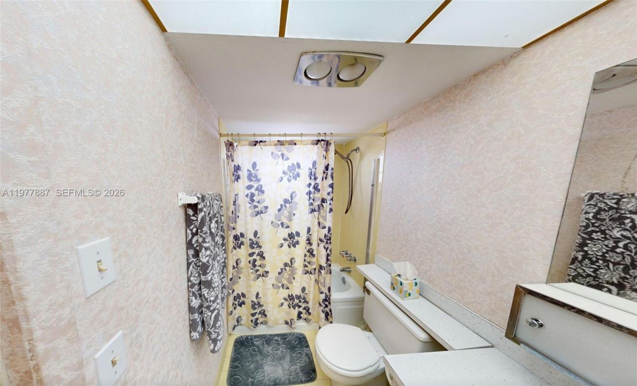 619 NE 14th Ave , Unit 303, Hallandale Beach, FL 33009 Photo