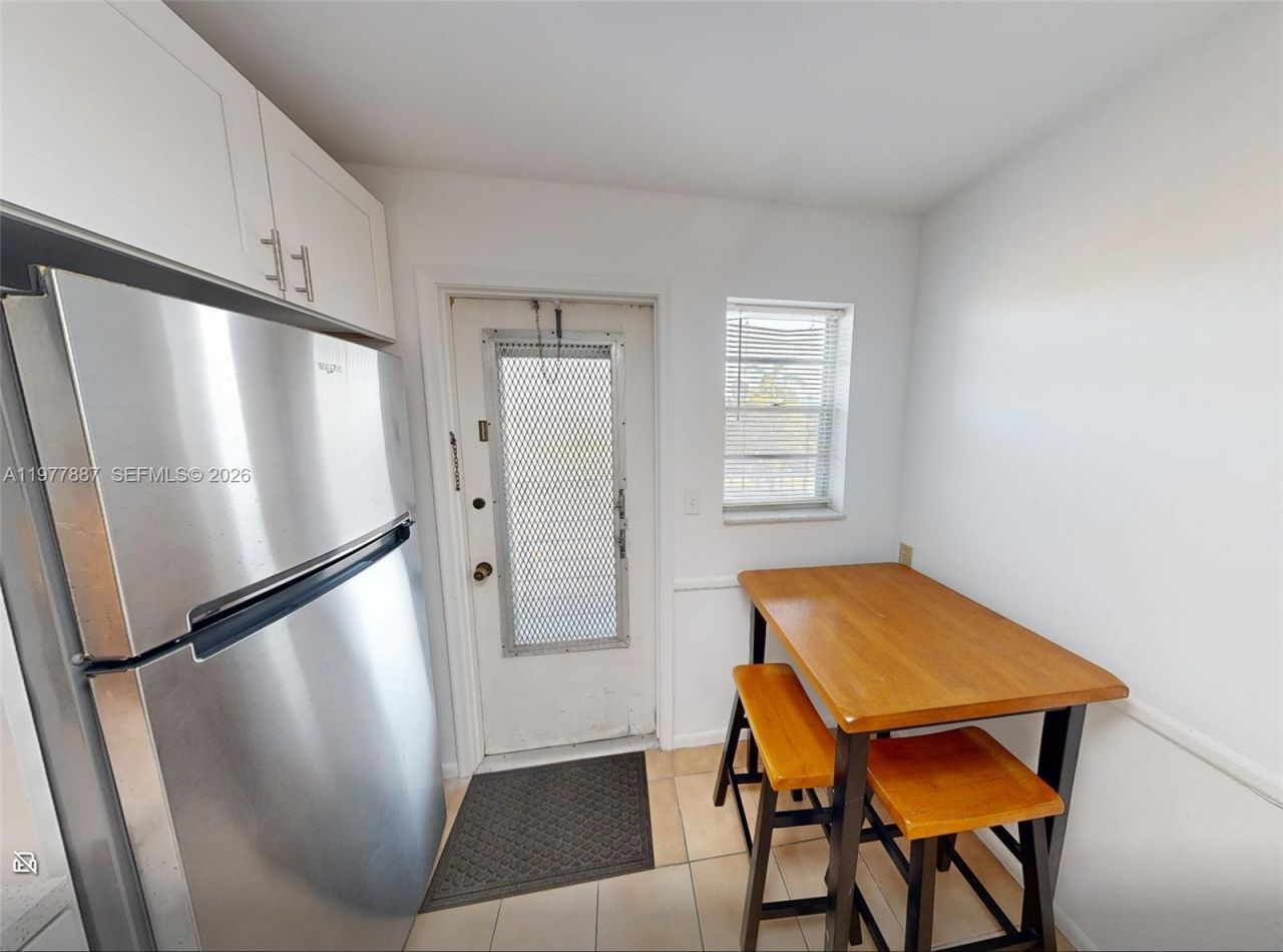 619 NE 14th Ave , Unit 303, Hallandale Beach, FL 33009 Photo