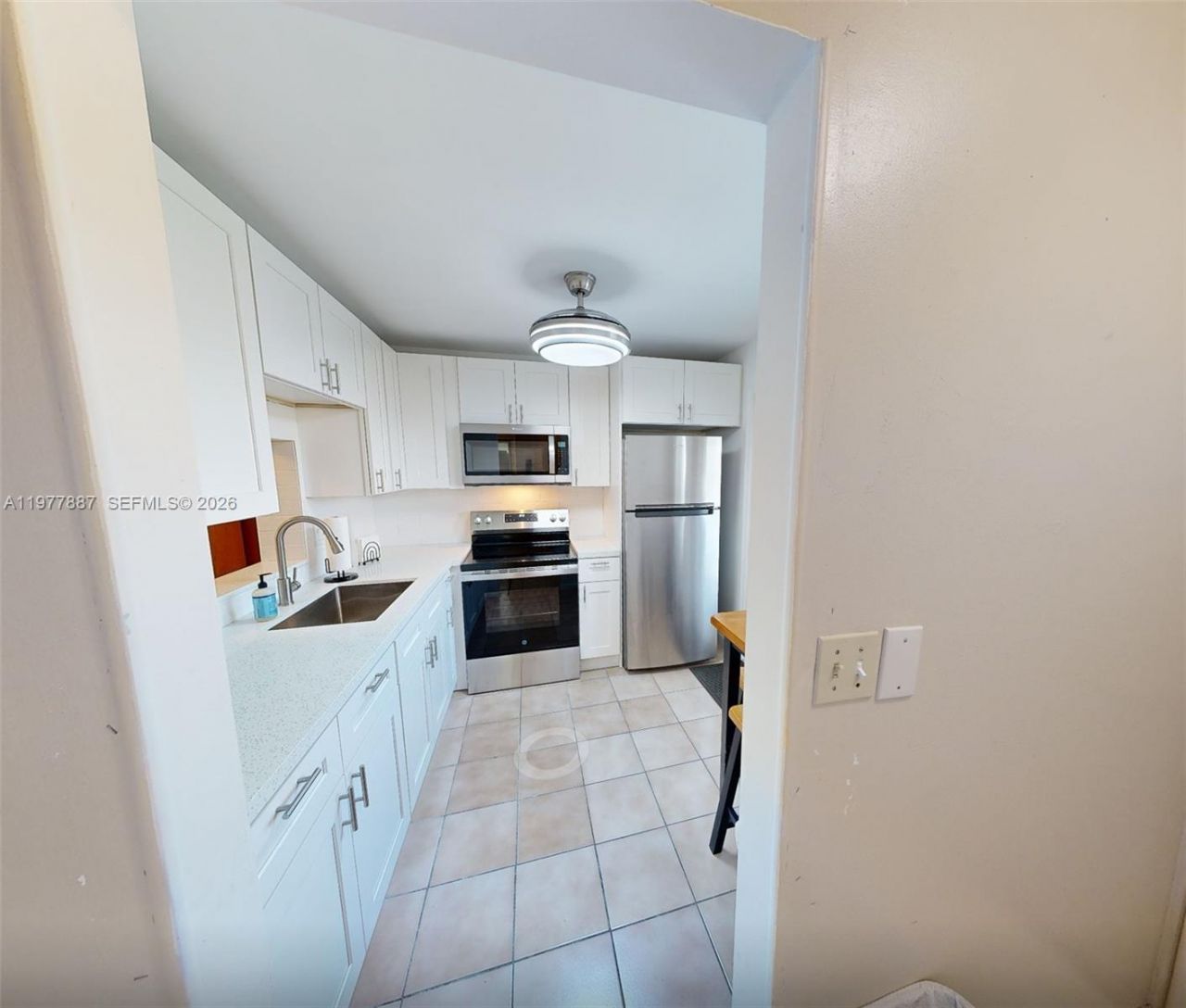 619 NE 14th Ave , Unit 303, Hallandale Beach, FL 33009 Photo