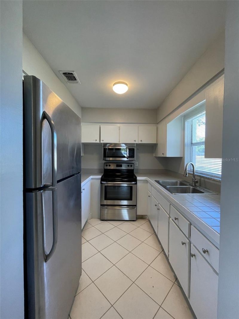 673 59th Street S, Saint Petersburg, FL 33707 Photo