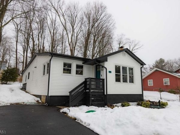 18 Lake St, Vernon, NJ 07422