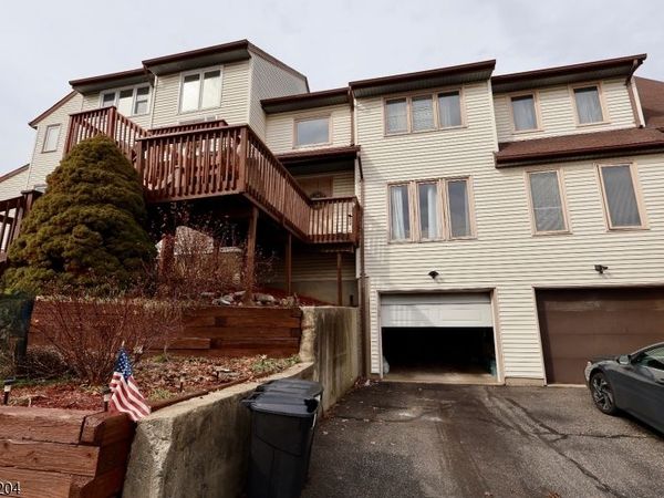 4 Sickle St, Dover, NJ 07801