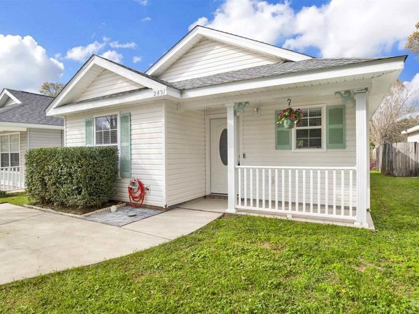 2491 Trailwood Dr, Cantonment, FL 32533