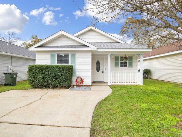 2491 Trailwood Dr, Cantonment, FL 32533