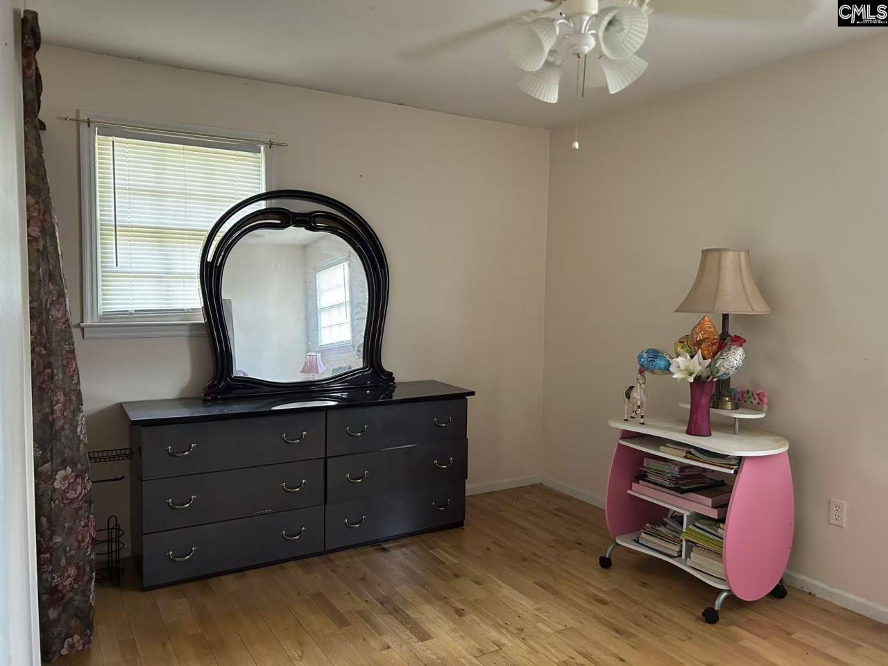 305 Park Lane Photo 4