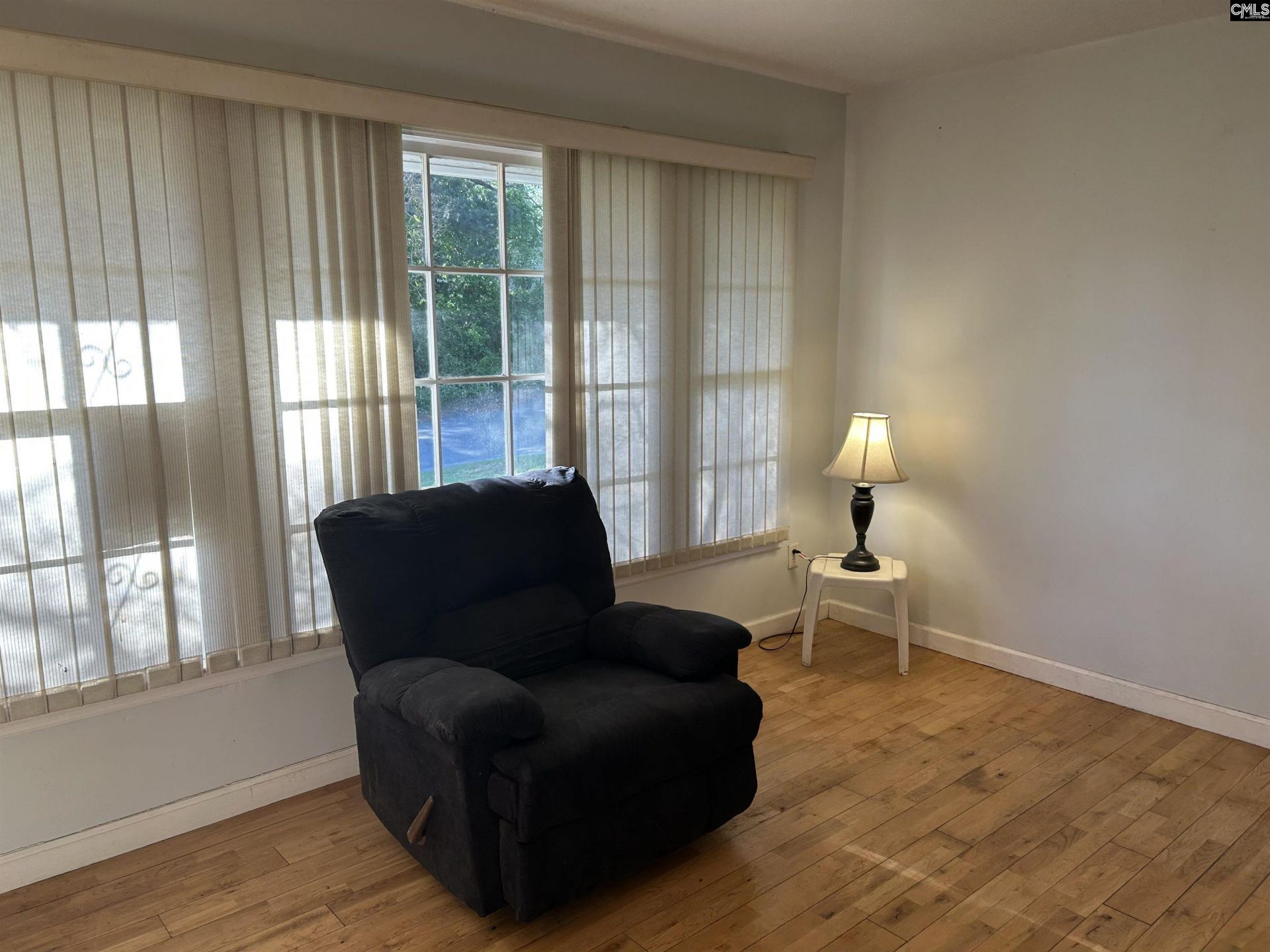 305 Park Lane Photo 5