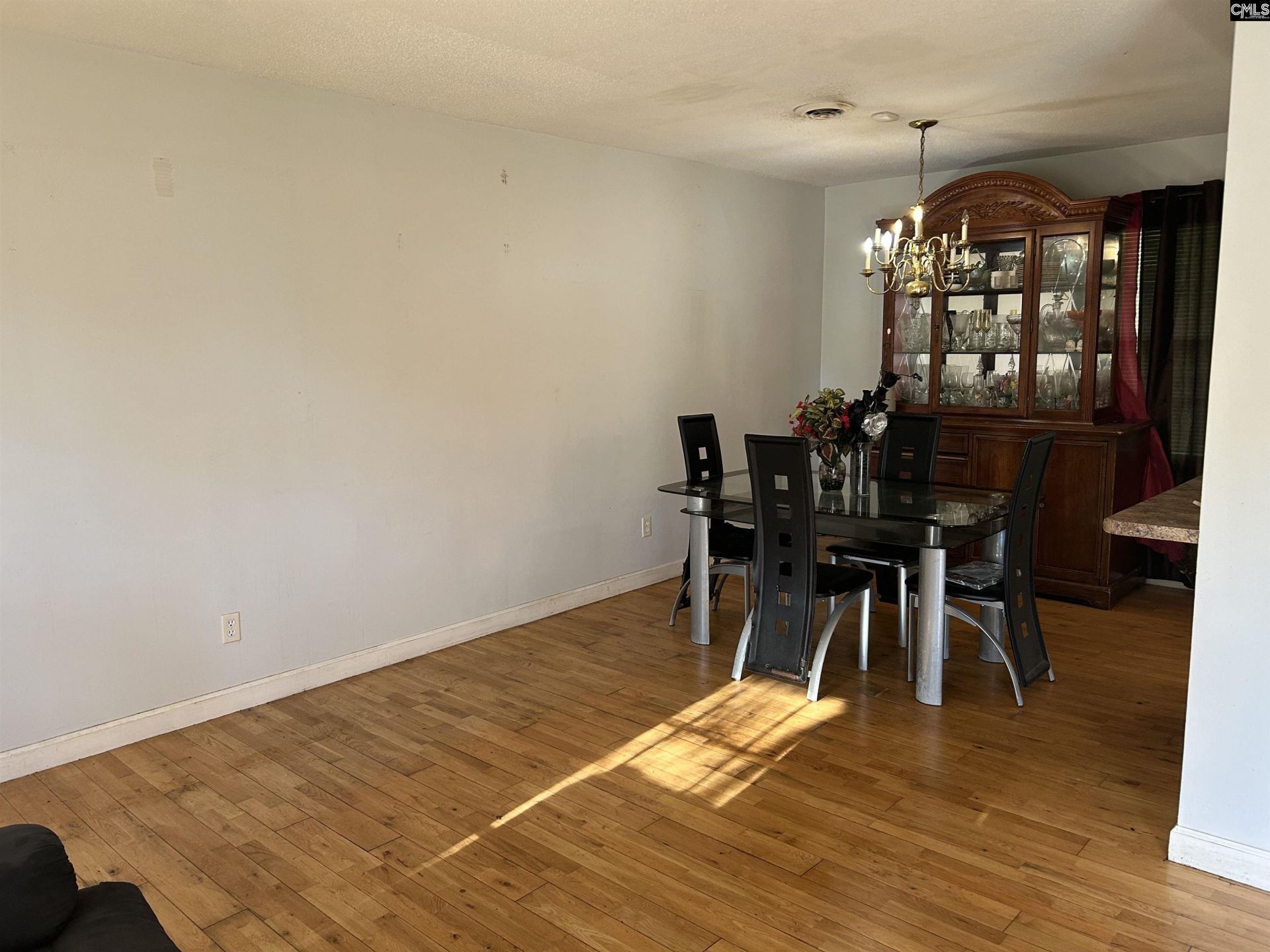 305 Park Lane Photo 5