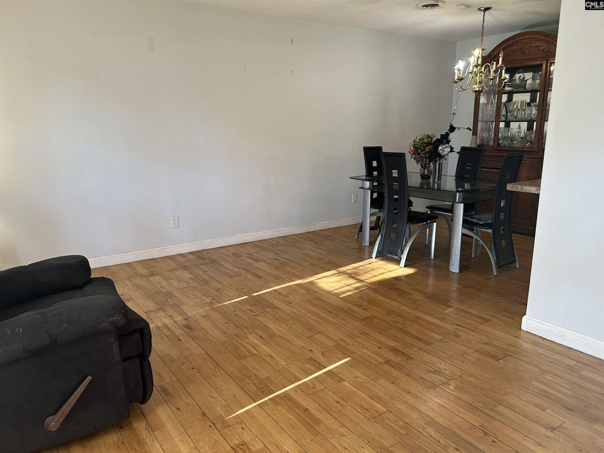 305 Park Lane Photo 8