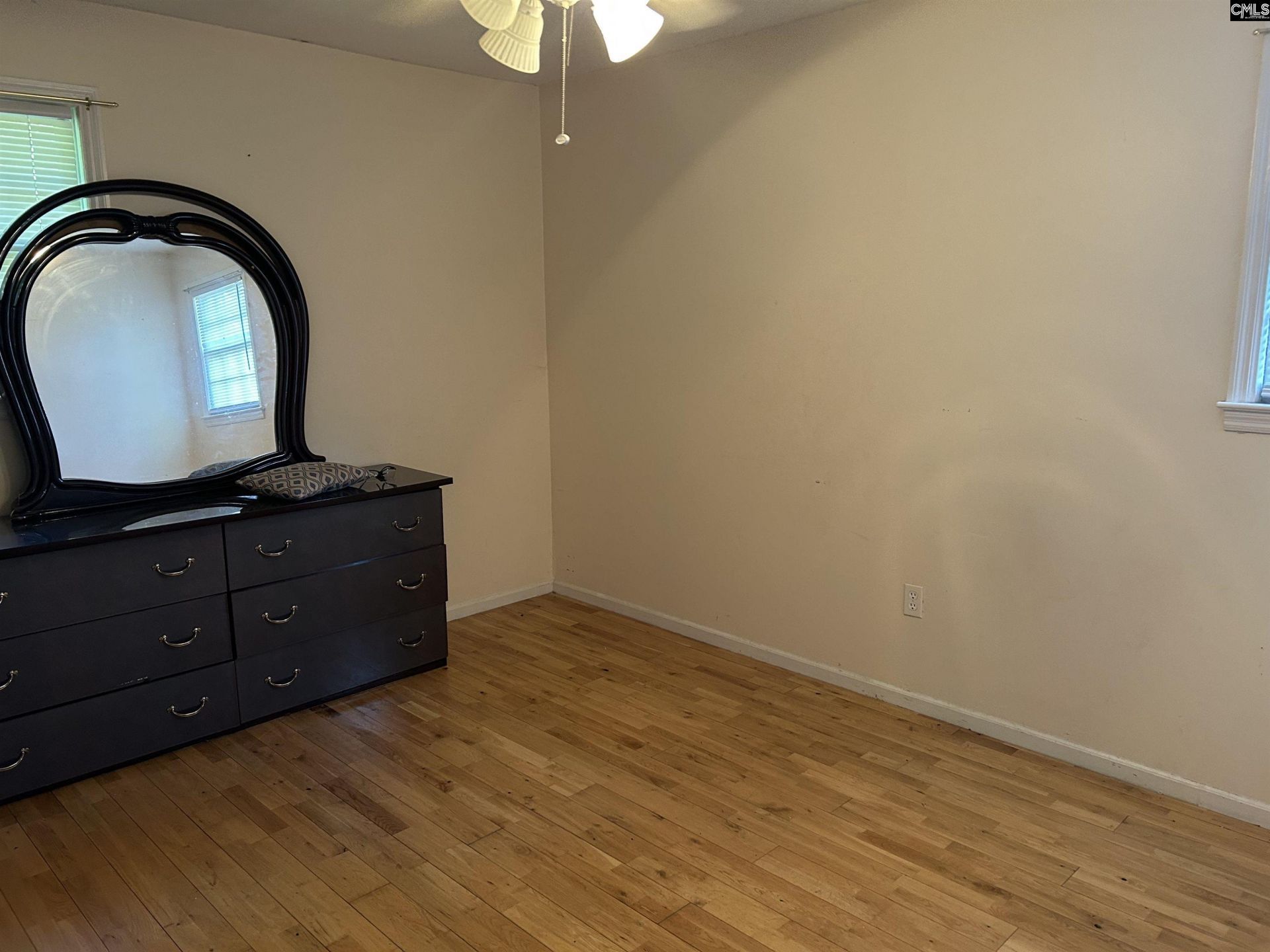 305 Park Lane Photo 9