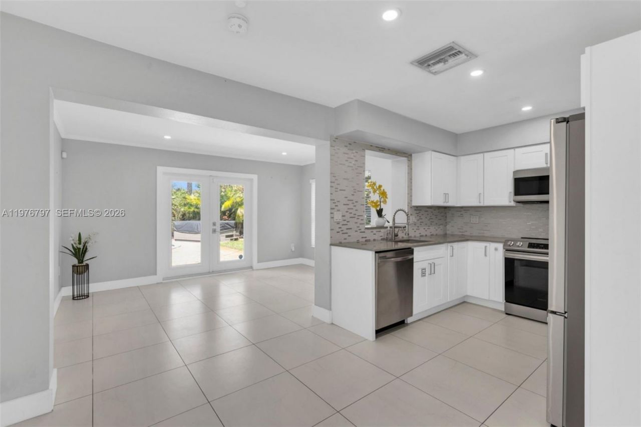 1577 NE 48th Ct, Oakland Park, FL 33334 Photo