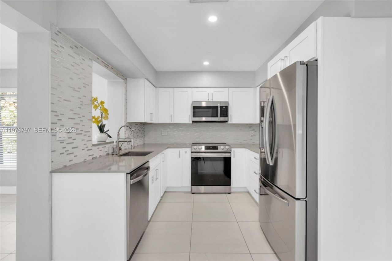 1577 NE 48th Ct, Oakland Park, FL 33334 Photo