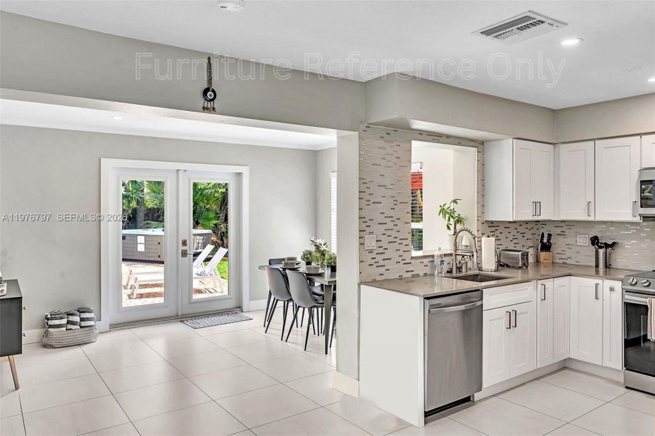 1577 NE 48th Ct, Oakland Park, FL 33334 Photo