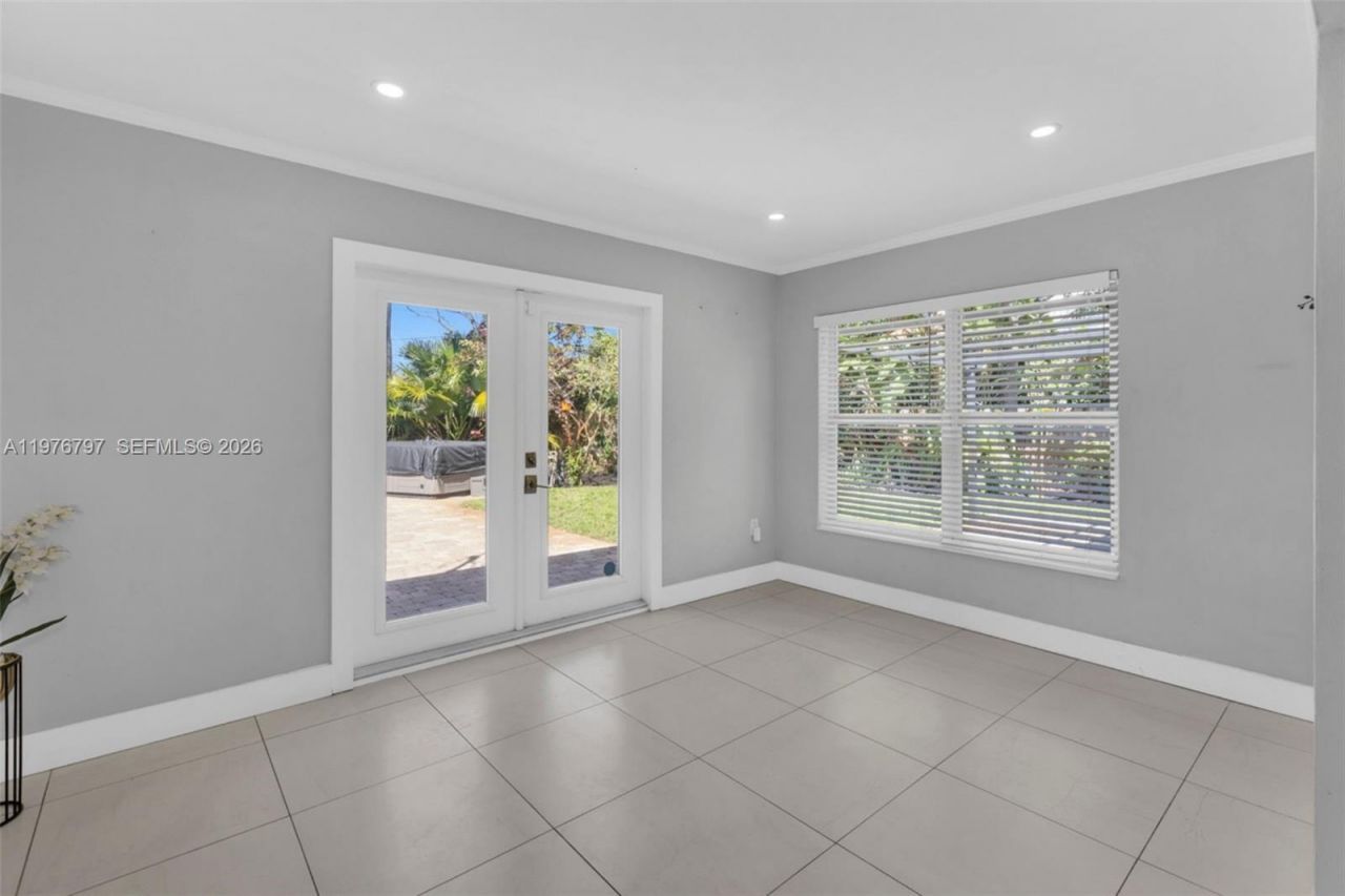 1577 NE 48th Ct, Oakland Park, FL 33334 Photo