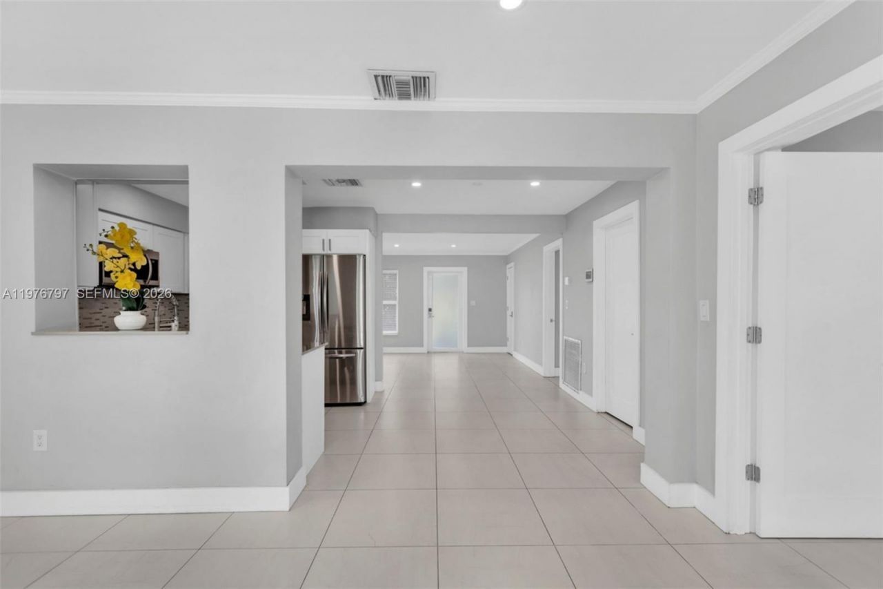 1577 NE 48th Ct, Oakland Park, FL 33334 Photo