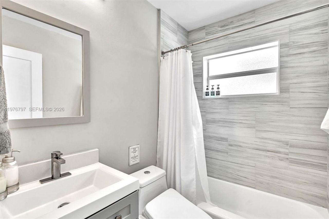 1577 NE 48th Ct, Oakland Park, FL 33334 Photo