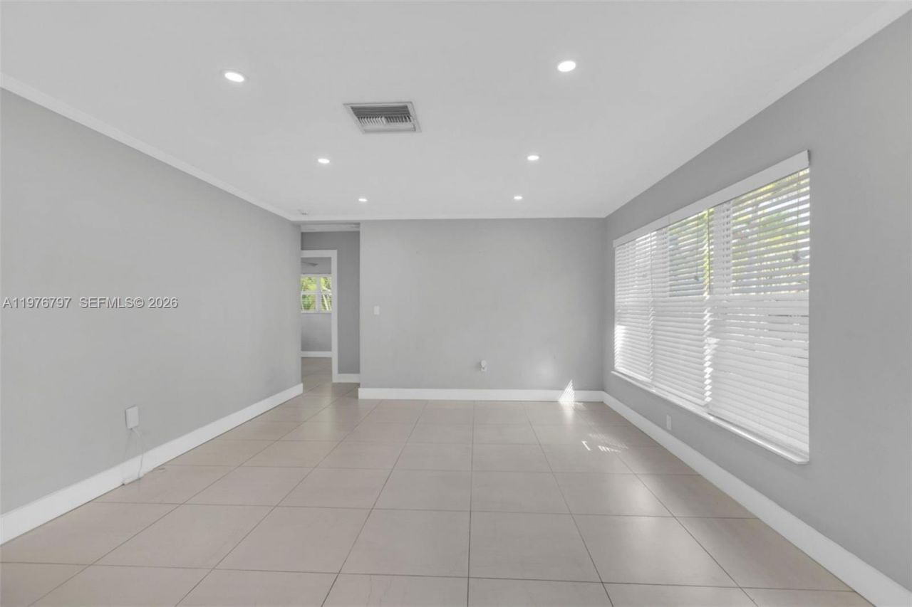 1577 NE 48th Ct, Oakland Park, FL 33334 Photo