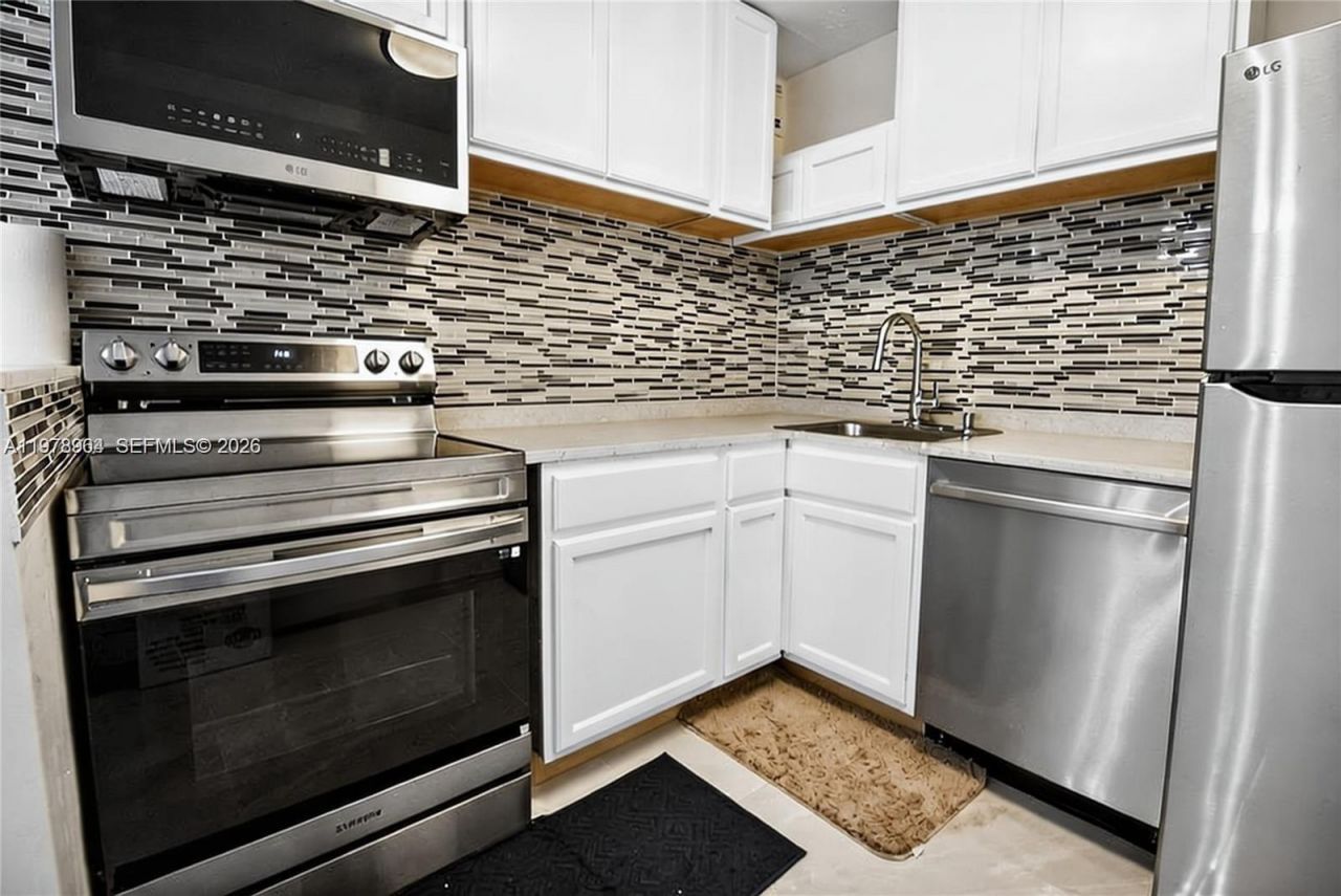 111 Golden Isles Dr, Unit C9, Hallandale Beach, FL 33009 Photo