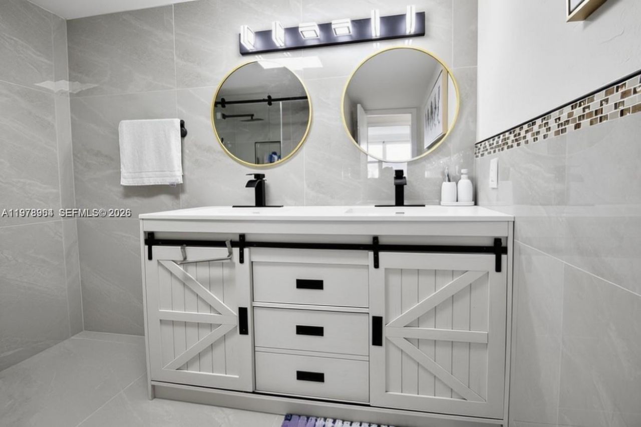 111 Golden Isles Dr, Unit C9, Hallandale Beach, FL 33009 Photo