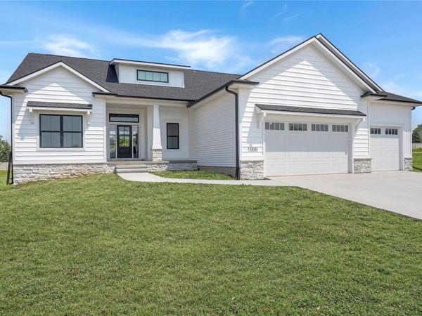 1000 Hampshire Circle , Marion, IA 52302