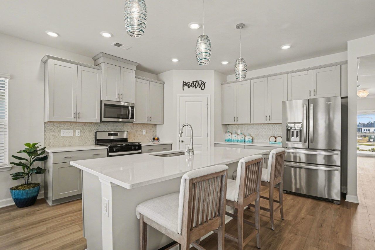 436 Rollins Dr. Photo 6