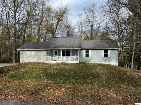 629 McIntosh Dr, Howard, OH 43028