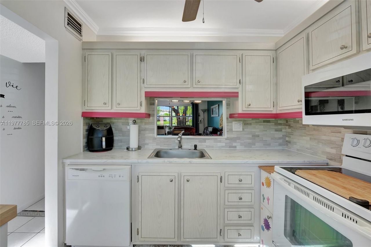 5003 NW 35th St , Unit 408, Lauderdale Lakes, FL 33319 Photo