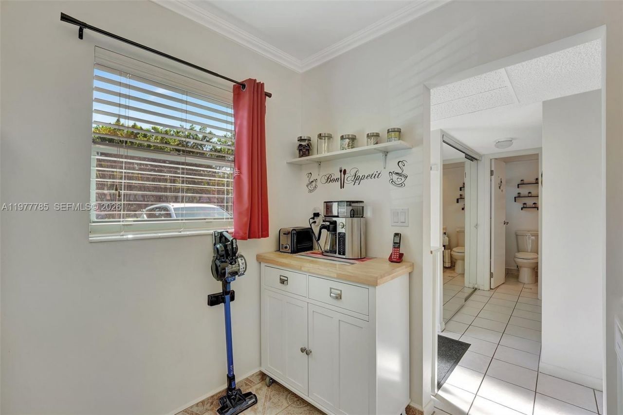 5003 NW 35th St , Unit 408, Lauderdale Lakes, FL 33319 Photo